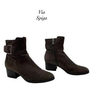 Via Spiga Octavia Silver Tone Buckle Gray Suede Leather Ankle Boots Size 8